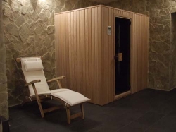 Wellness - Kombisauna mit Lichttherapie (Finnisch und Infrarot)
